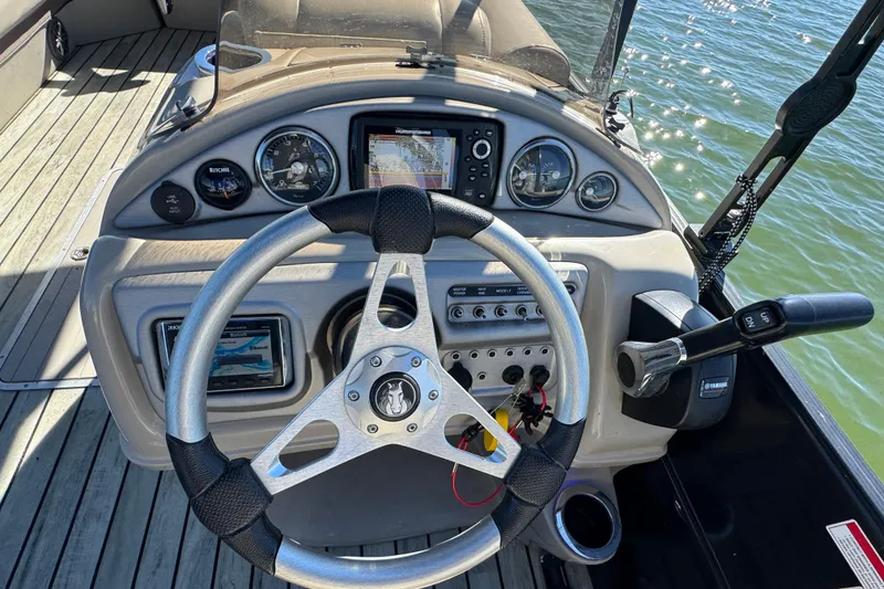 Slide: The Image of Steering console of 2018 Trifecta SS 27RFE UDS XR boat with navigation instruments. - 14