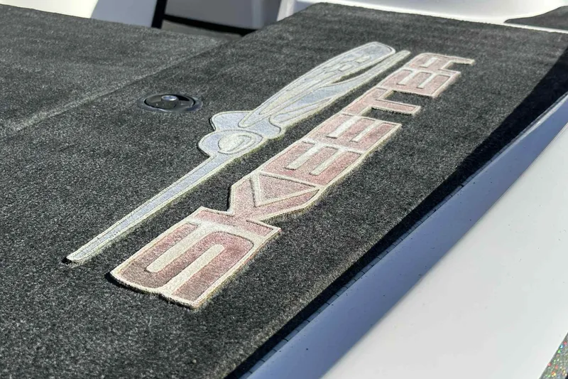 Slide: The Image of 2003 Skeeter ZX200 boat deck with logo detail. - 27