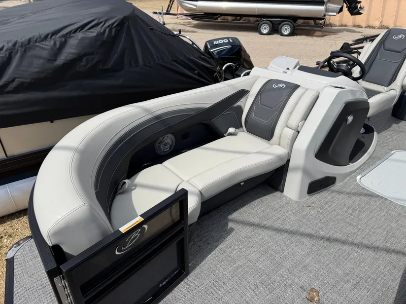 Slide: The Image of Barletta Cabrio 22 U 2026 - 8