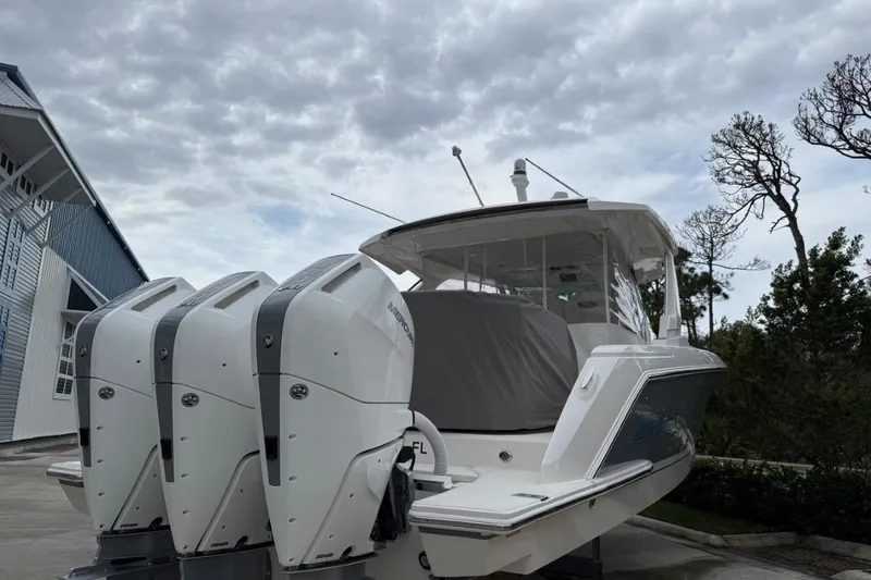 Slide: The Image of Only 49 hours on Merc V10 400hp motors! - 31