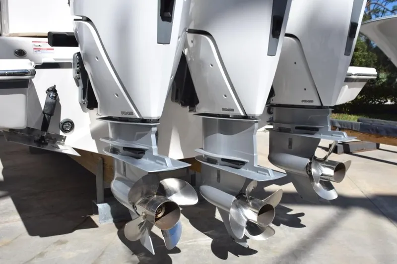 Slide: The Image of XL engines with 4-blade stainless steel propellers. - 33