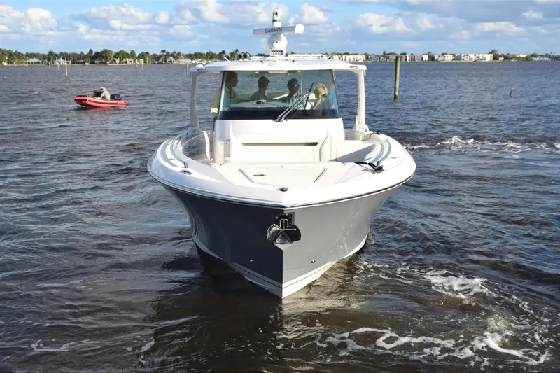 Slide: The Image of Thru bow stem anchoring system is controlled from helm or inside top opening anchor locker. Sharp bow entry. - 46