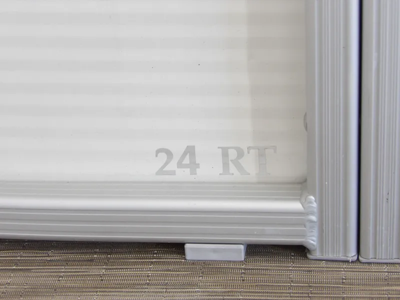 Slide: The Image of Bennington 24 BOWRIDER FASTBACK 2020 - 13