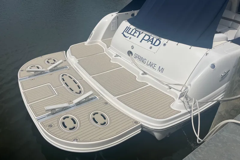 Slide: The Image of Luxurious 2007 Sea Ray 44 Sundancer yacht interior with plush seating and modern amenities. - 5