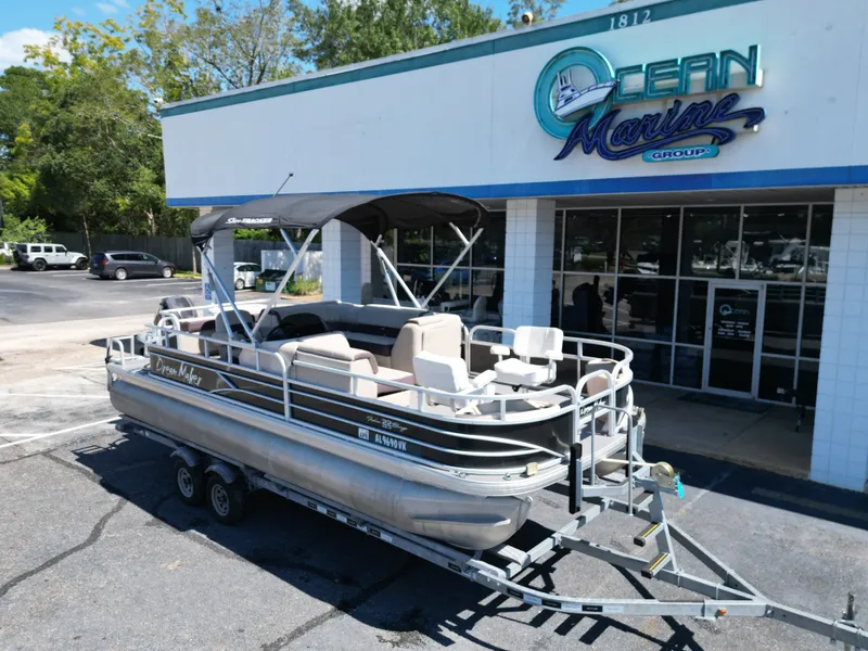 Slide: The Image of Sun Tracker FISHIN BARGE 22DLX 2018 - 6