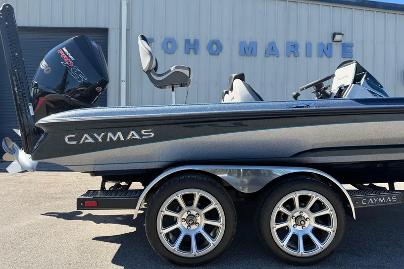 Slide: The Image of 2026 Caymas XS 21 Pro boat with Mercury engine at Toho Marine dealership. - 16