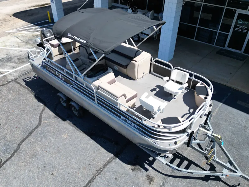 Slide: The Image of Sun Tracker FISHIN BARGE 22DLX 2018 - 13