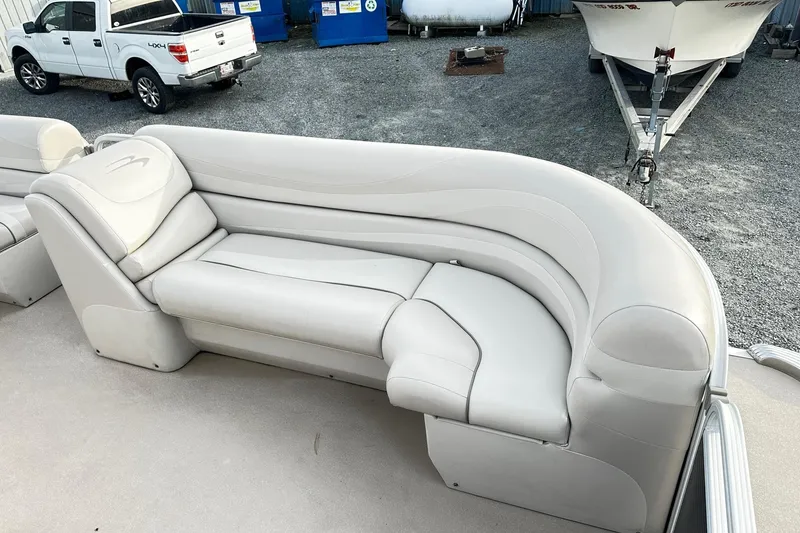 Slide: The Image of 2015 Bennington 2275GS Pontoon boat with white cushioned seating. - 14