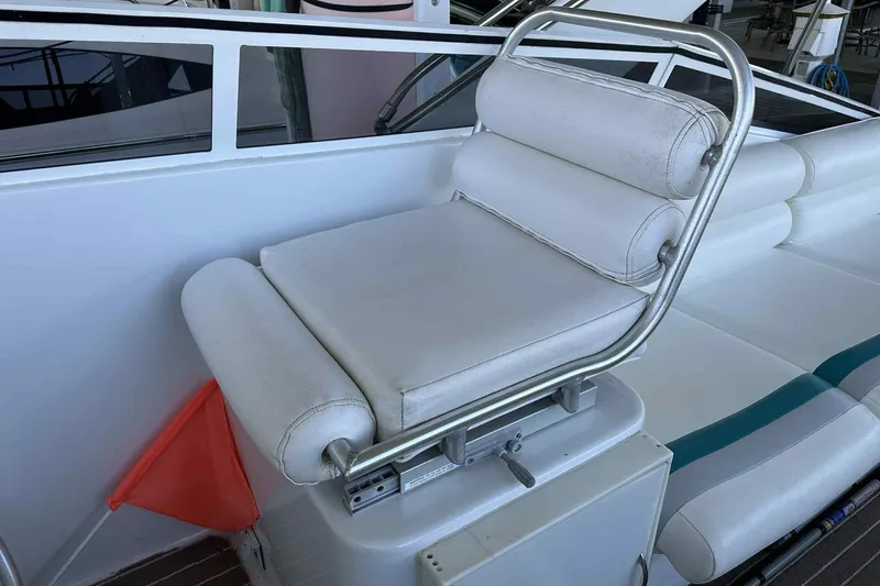 Slide: The Image of Captain's chair on 1993 Mainship 39 Express boat, featuring white cushioned seating. - 31