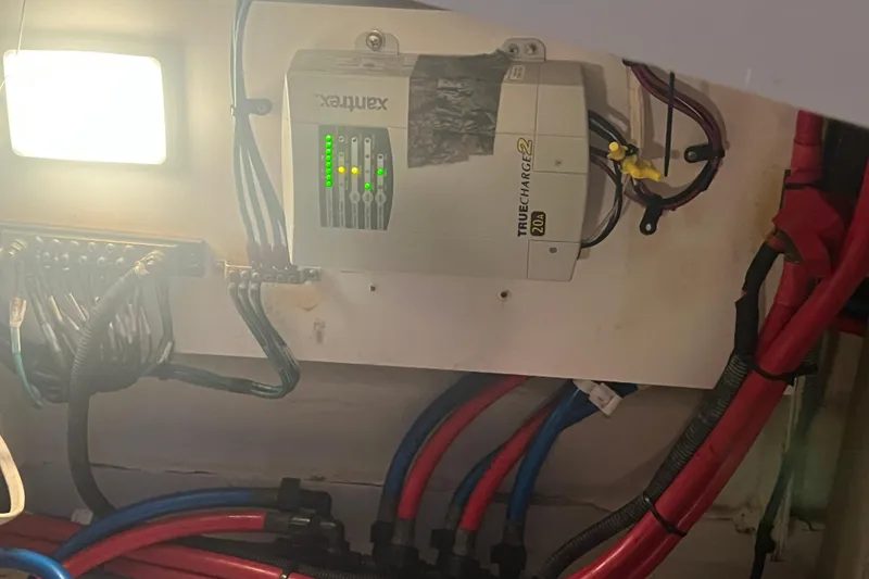 Slide: The Image of Electrical system of a 2007 Sea Ray 260 Sundancer with Xantrex TrueCharge2 charger. - 29