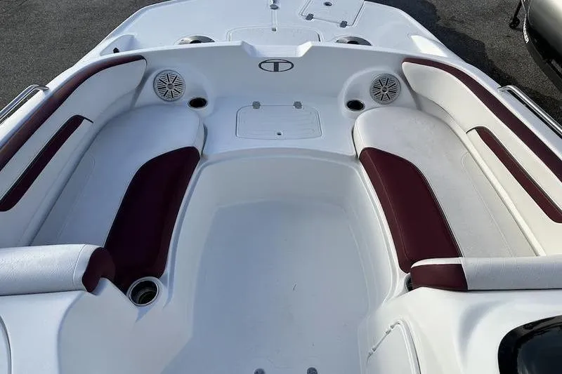 Slide: The Image of 2018 Tahoe 215 Xi boat interior with white and maroon seating. - 26