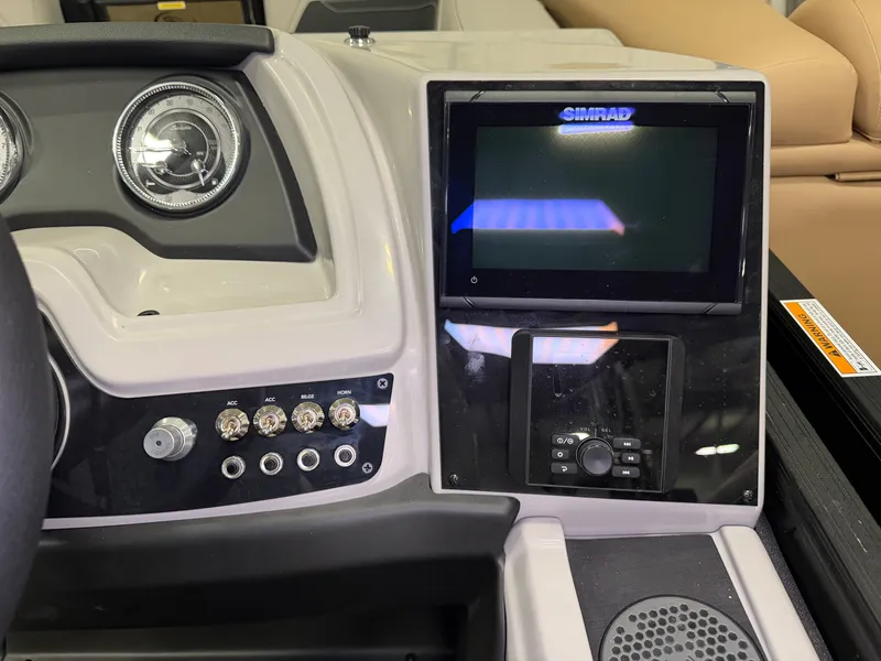 Slide: The Image of The image shows the dashboard of a Barletta Cabrio 24 UE with a Simrad display. - 19