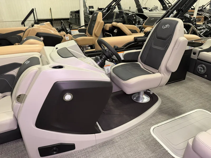 Slide: The Image of The image shows the helm of a 2026 Barletta Cabrio 24 UE with a cushioned captain's chair. - 15