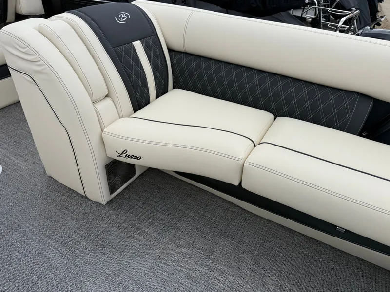 Slide: The Image of Luxurious Barletta Lusso 25 U boat seating, cream leather, 2026 model. - 11