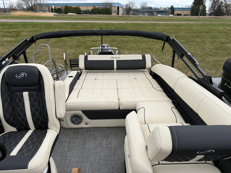 Slide: The Image of 2026 Barletta Lusso 25 U pontoon boat with luxurious interior. - 12