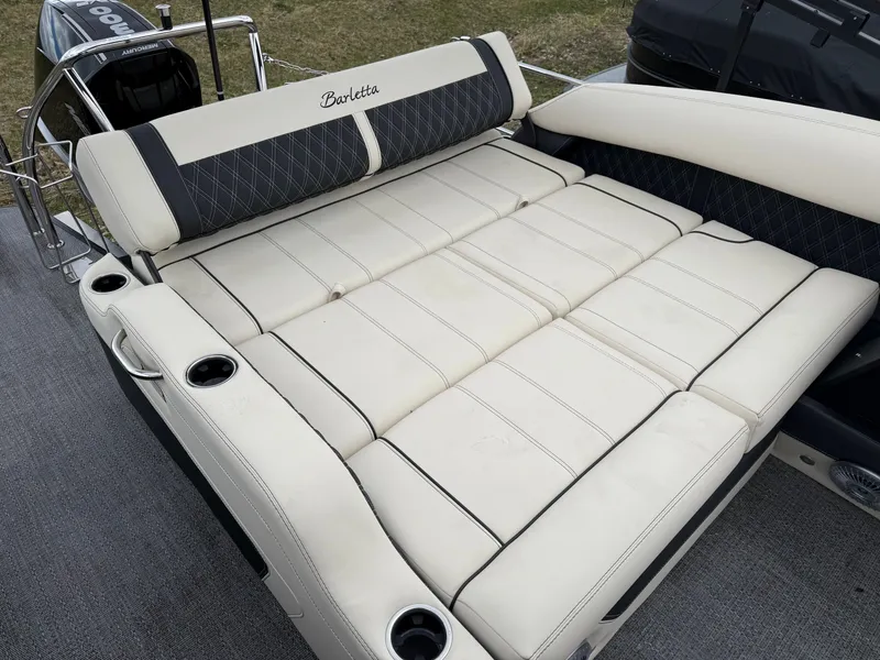 Slide: The Image of Barletta Lusso 25 U 2026, luxurious cream boat seating. - 5