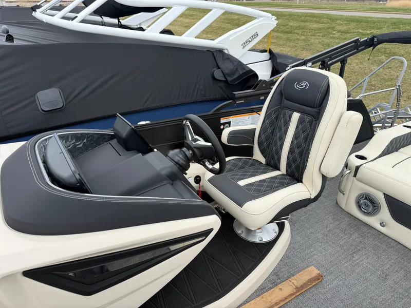 Slide: The Image of Luxurious seating area of Barletta Lusso 25 U boat, model 2026. - 7