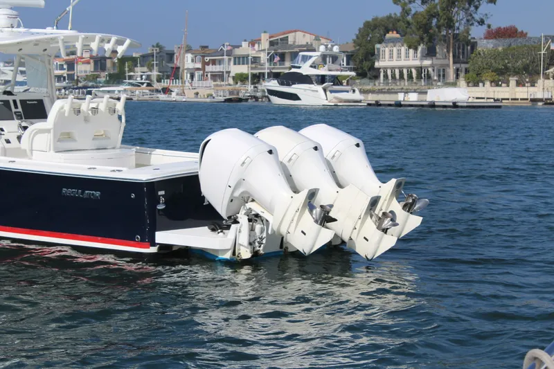 Slide: The Image of Regulator Marine 34SS 2016 - 11