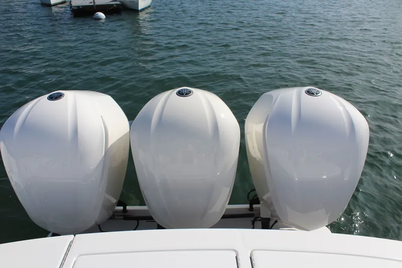 Slide: The Image of Regulator Marine 34SS 2016 - 12