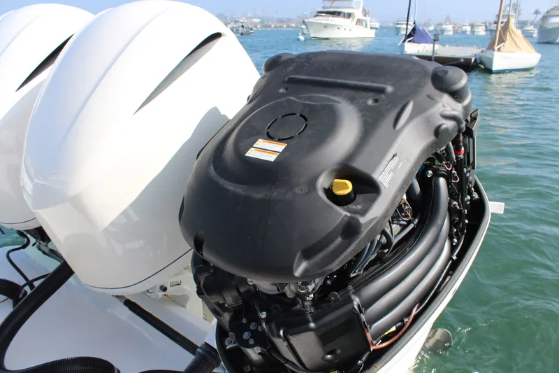Slide: The Image of Regulator Marine 34SS 2016 - 13