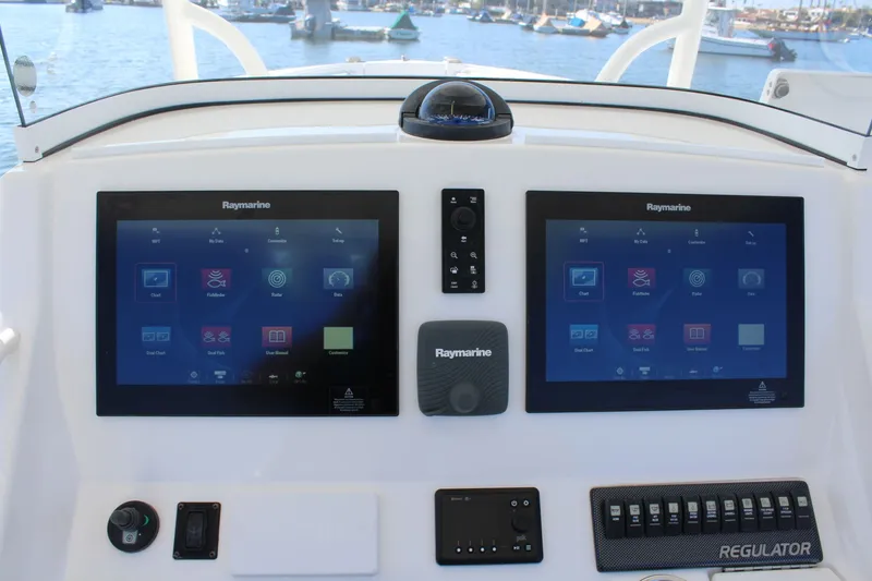 Slide: The Image of Regulator Marine 34SS 2016 - 20