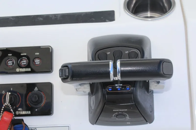 Slide: The Image of Regulator Marine 34SS 2016 - 22