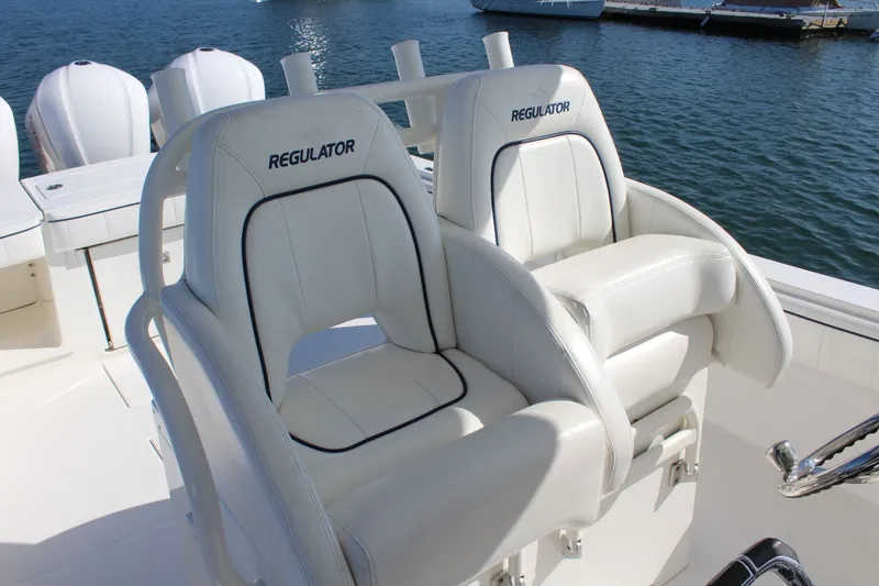 Slide: The Image of Regulator Marine 34SS 2016 - 24