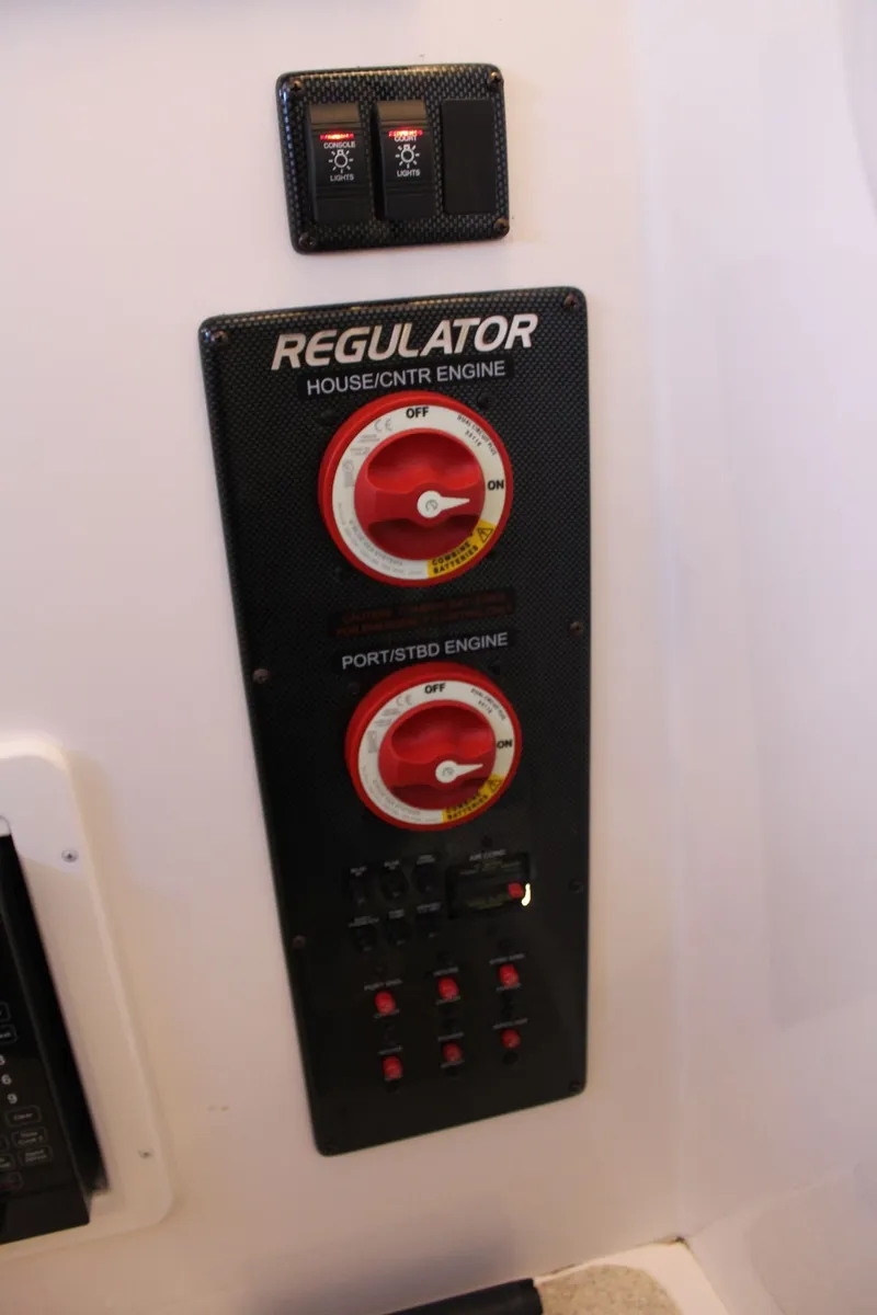 Slide: The Image of Regulator Marine 34SS 2016 - 49