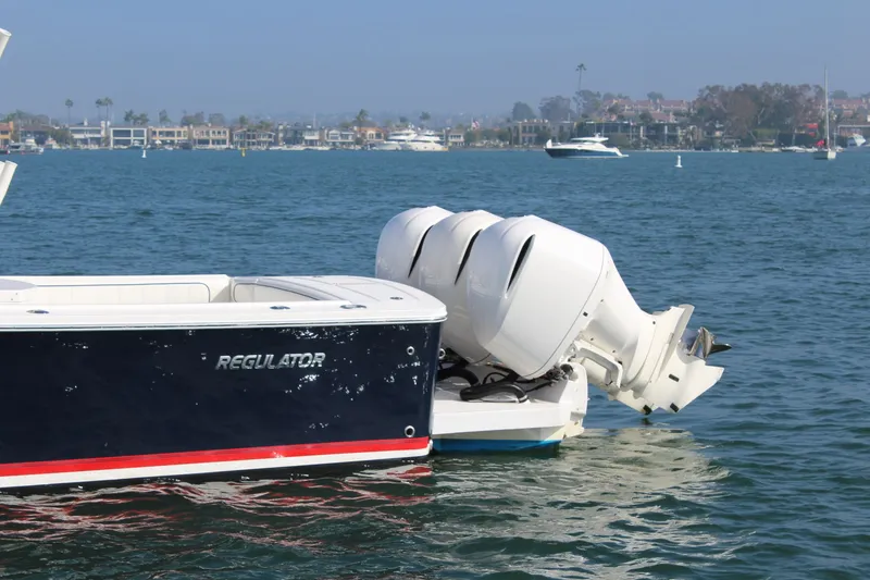 Slide: The Image of Regulator Marine 34SS 2016 - 8
