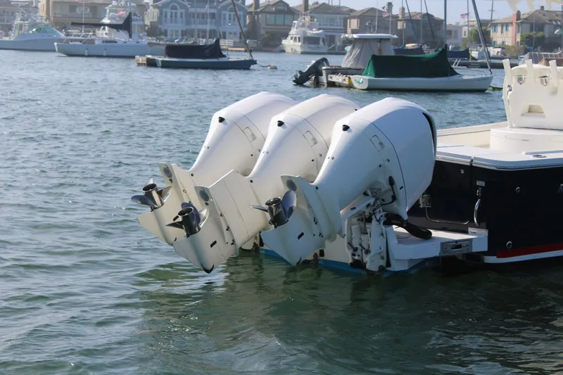Slide: The Image of Regulator Marine 34SS 2016 - 9