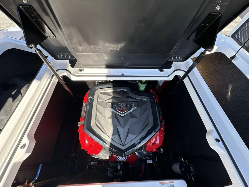 Slide: The Image of Nautique Super Air Nautique S21 2026 - 19