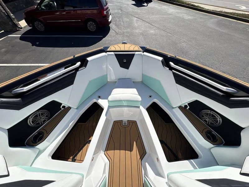 Slide: The Image of Nautique Super Air Nautique S21 2026 - 20