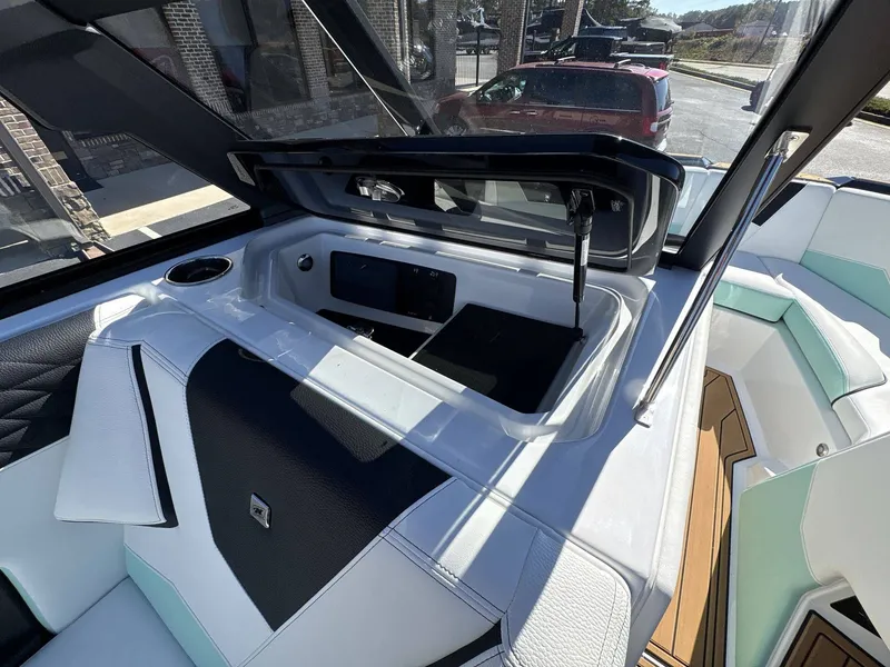 Slide: The Image of Nautique Super Air Nautique S21 2026 - 23