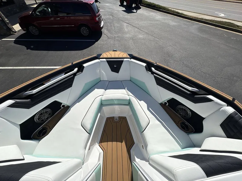 Slide: The Image of Nautique Super Air Nautique S21 2026 - 26