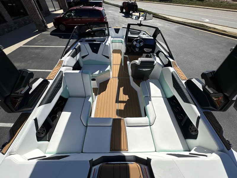 Slide: The Image of Nautique Super Air Nautique S21 2026 - 28