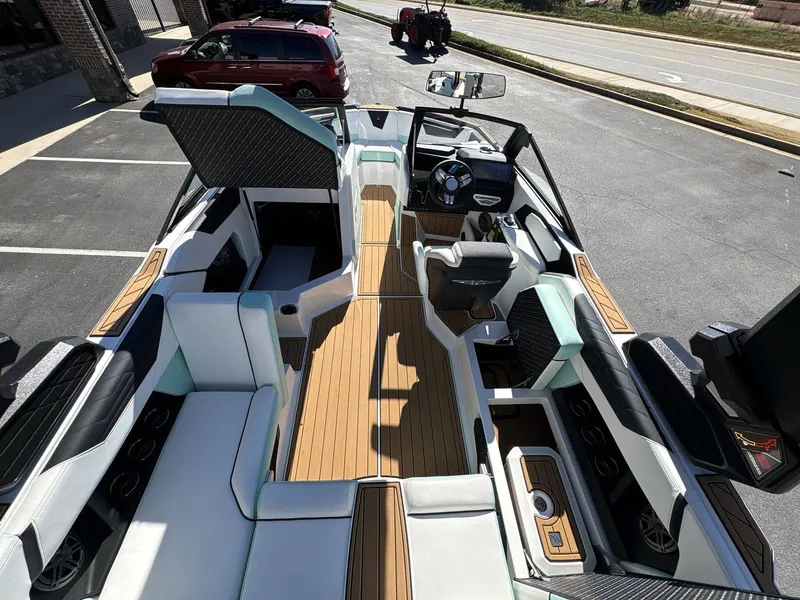 Slide: The Image of Nautique Super Air Nautique S21 2026 - 29