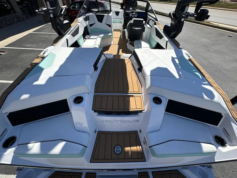 Slide: The Image of Nautique Super Air Nautique S21 2026 - 30