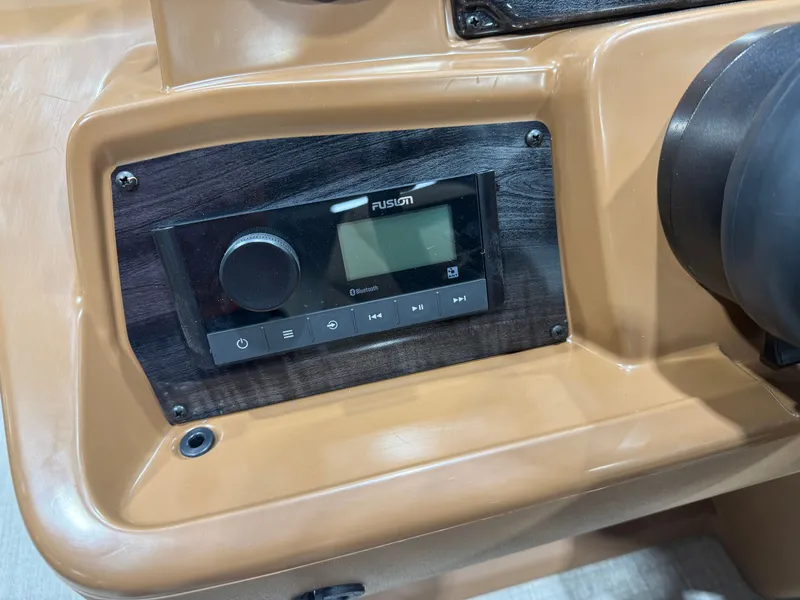 Slide: The Image of Tahoe Sport 1985 Cruise Rear Bench (CRB) & Honda 4-Stroke EFI 2026 - 12