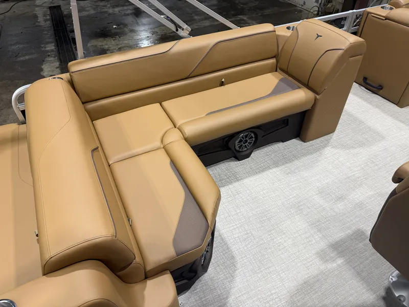 Slide: The Image of Tahoe Sport 1985 Cruise Rear Bench (CRB) & Honda 4-Stroke EFI 2026 - 16