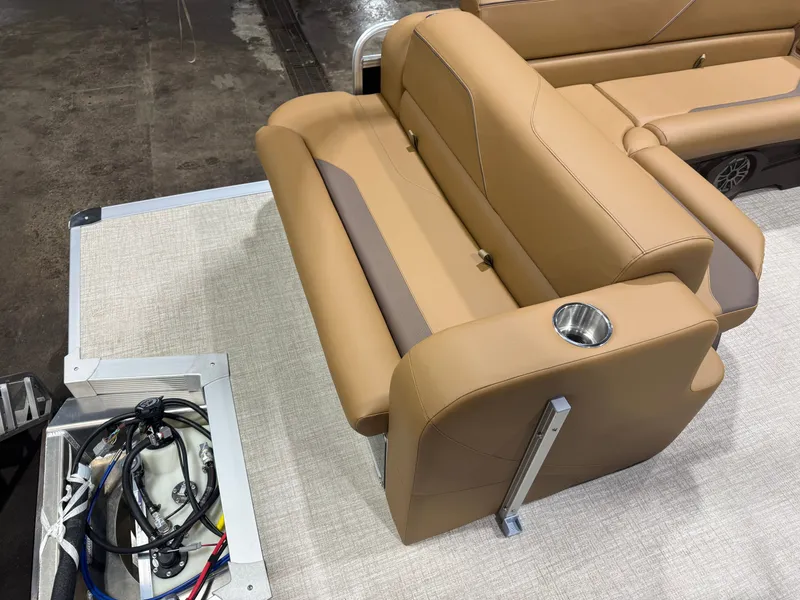 Slide: The Image of Tahoe Sport 1985 Cruise Rear Bench (CRB) & Honda 4-Stroke EFI 2026 - 17