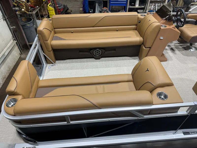 Slide: The Image of Tahoe Sport 1985 Cruise Rear Bench (CRB) & Honda 4-Stroke EFI 2026 - 2