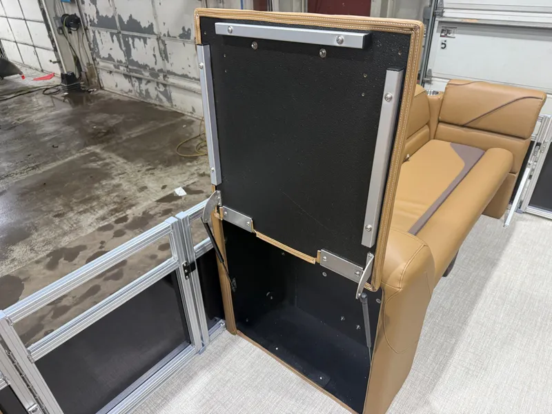 Slide: The Image of Tahoe Sport 1985 Cruise Rear Bench (CRB) & Honda 4-Stroke EFI 2026 - 25