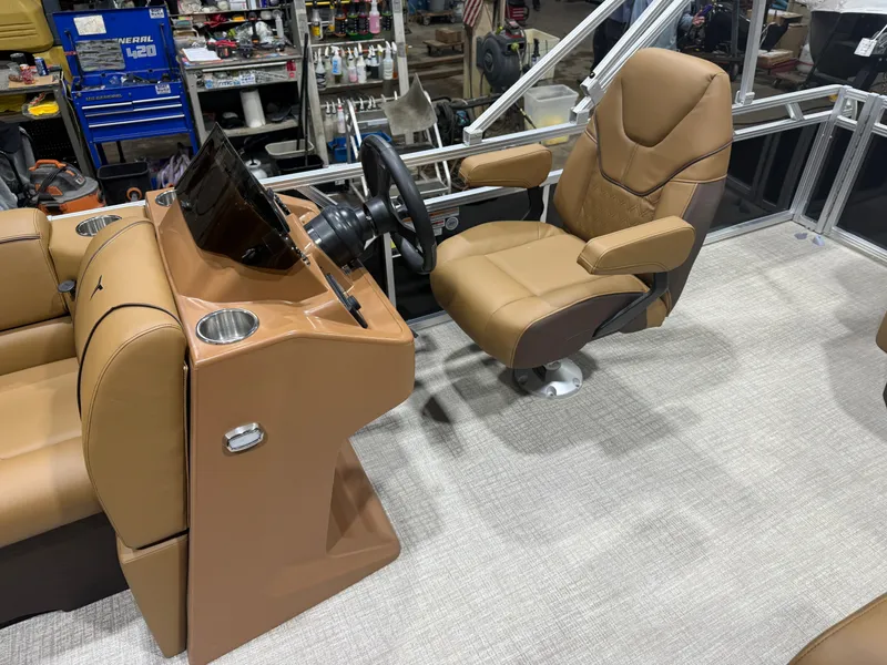 Slide: The Image of Tahoe Sport 1985 Cruise Rear Bench (CRB) & Honda 4-Stroke EFI 2026 - 9