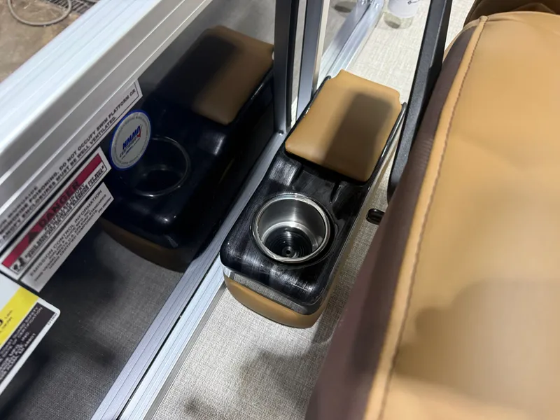 Slide: The Image of Tahoe Sport 100HP CRB 2180 Cruise Rear Bench 2026 - 14