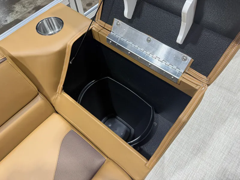 Slide: The Image of Tahoe Sport 100HP CRB 2180 Cruise Rear Bench 2026 - 22