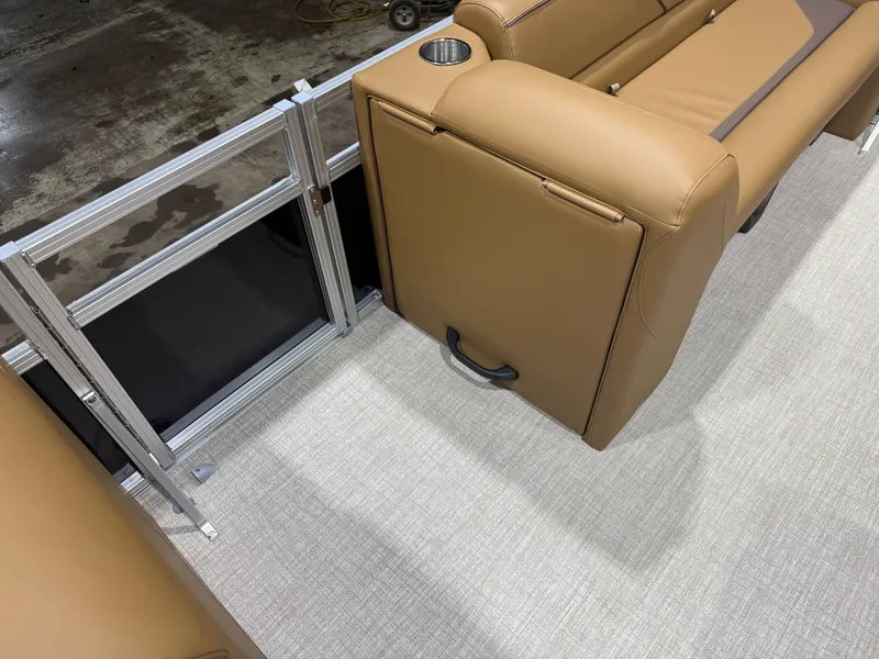 Slide: The Image of Tahoe Sport 100HP CRB 2180 Cruise Rear Bench 2026 - 24