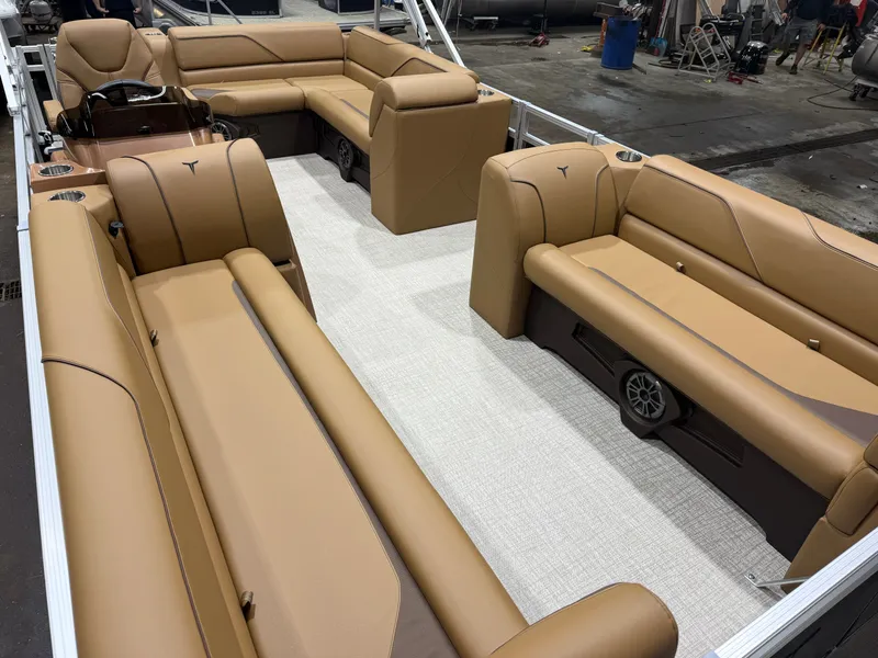 Slide: The Image of Tahoe Sport 100HP CRB 2180 Cruise Rear Bench 2026 - 29