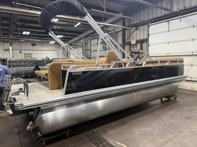 Slide: The Image of Tahoe Sport 100HP CRB 2180 Cruise Rear Bench 2026 - 39