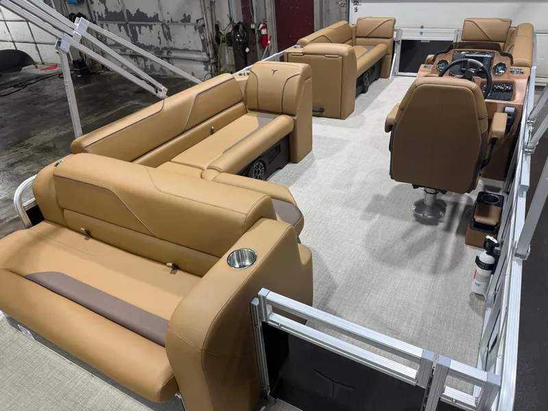 Slide: The Image of Tahoe Sport 2180 Cruise Rear Bench (CRB) & Honda 4-Stroke EFI 2026 - 19
