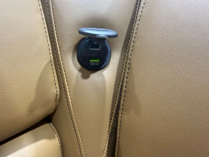 Slide: The Image of Tahoe Sport 2180 Cruise Rear Bench (CRB) & Honda 4-Stroke EFI 2026 - 27